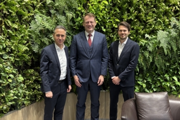 Thomas Loszach, Montis Finance, sowie Oivind Thorstensen und Simen Ogreid, Kraft Asset Management (v.l.n.r.)