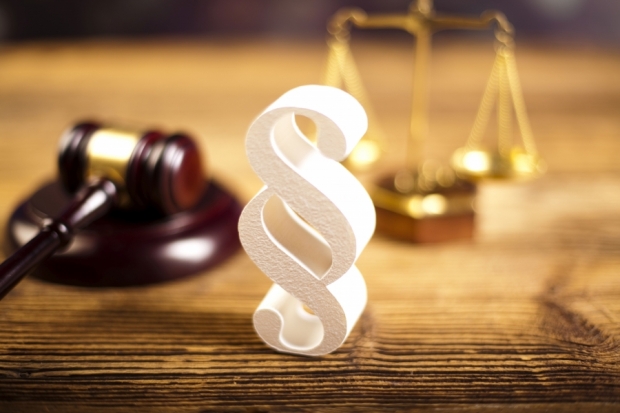 Von Zinsen Bis Haftung Zahlreiche Erste Bank Klauseln Unzulassig