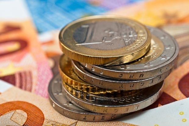 adobestock_192565650_geld_kredit__stockfotos-mg.jpg