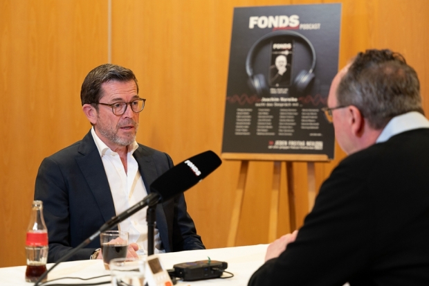 Karl-Theodor zu Guttenberg und Joachim Nareike (v.l.n.r.) Karl-Theodor zu Guttenberg und Joachim Nareike (v.l.n.r.)