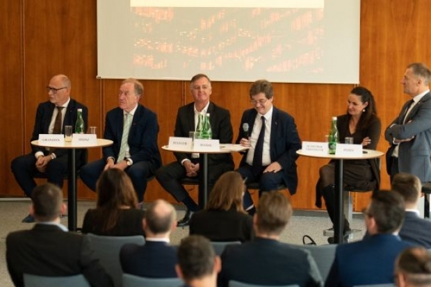 Horst Grandits (Versicherungsagenten), Michael H. Heinz (BVK), Ludwig Pfleger (FMA), Christian Mandl (WKO), Maria Althuber-Griesmayr (VVO), Reinhard Pohn (Generali Österreich) (v.l.n.r.)