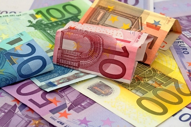 adobestock_51616706_1_einlagen_geld_m._schuppich.jpg