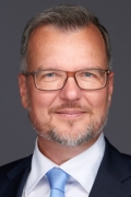 christoph_schwarzmann_portrt_presse_zugeschnitten_2021-09.jpg
