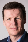 ellis_luke_mangroup_portrait-neu.jpg