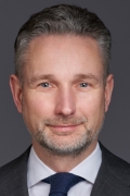 jrg_schubert_portrt_presse_zugeschnitten_2019-02.jpg