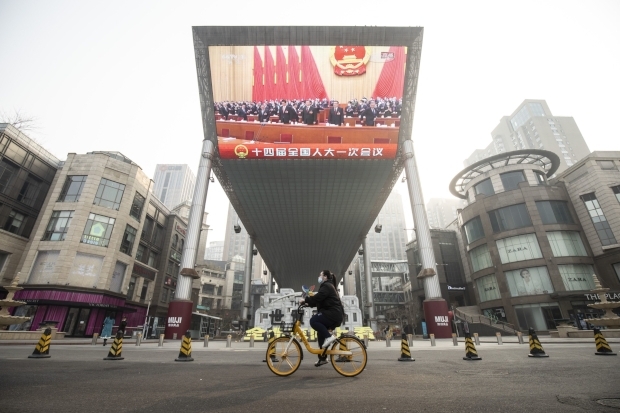 Übertragung der Eröffnung des Nationalen Volkskongresses am 5. März 2023 in Peking