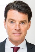 dr._martin_lck_2024_linkedin_klein_portrait.jpg