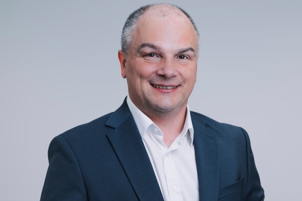 René Hompasz, Höher Insurance Services