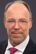 andreas_otterstetter_portrt_presse_zugeschnitten_20241120.jpg