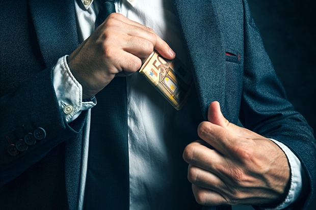 Das Verdienen Die Bank Und Versicherungs Bosse In Osterreich