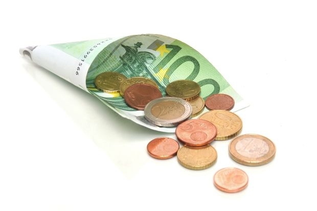 adobestock_61842417_geld_lohn_svort.jpg