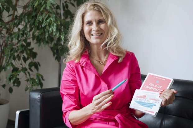 Marietta Babos, Damensache