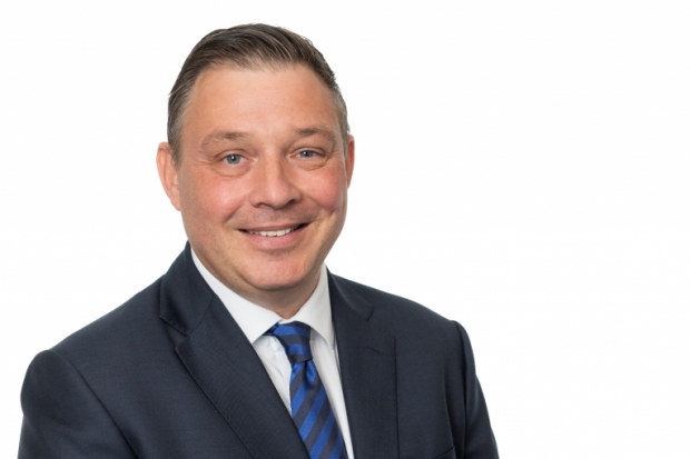Tim Humphreys, Ausbil