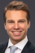 peter_vrbovsky_portrt_zugeschnitten_2024-10.jpg
