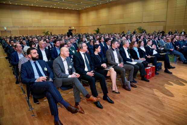 Günter Menzl / FONDS professionell